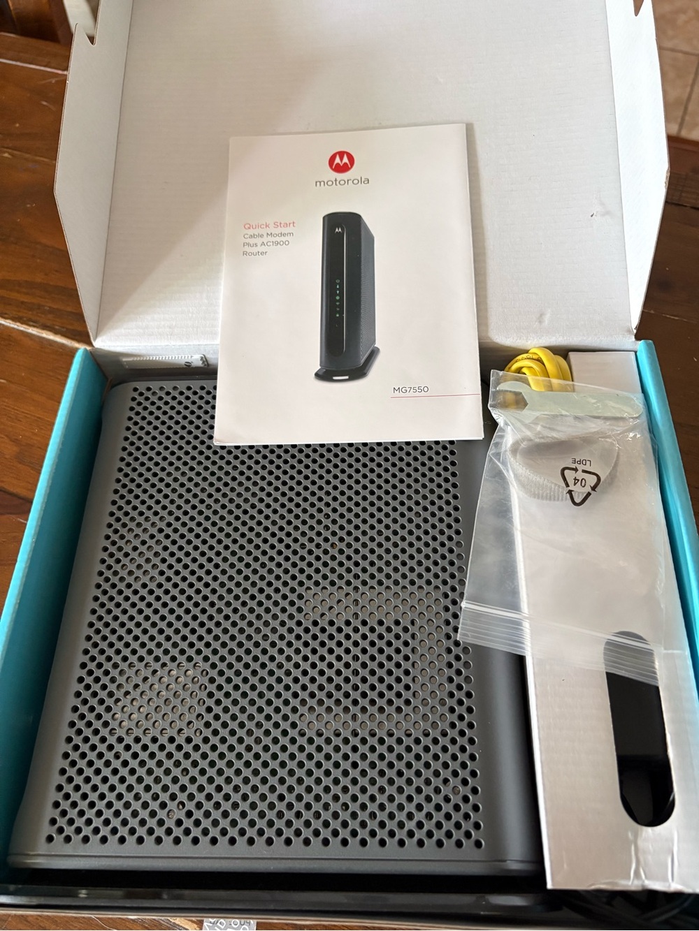 Motorola MG7550 WiFi Router / Modem - Picture 2 of 6